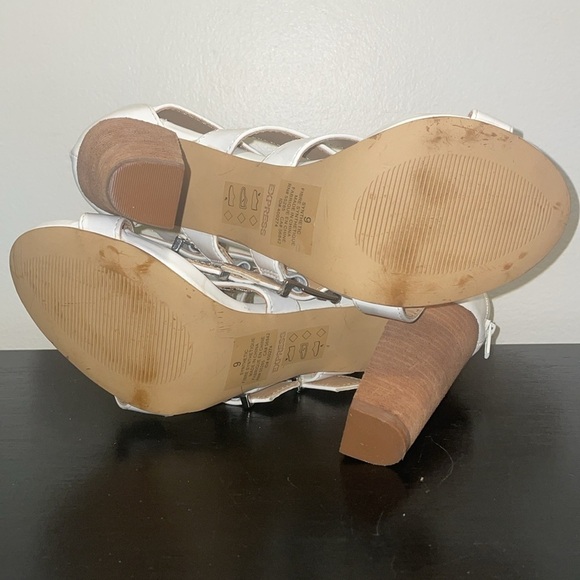 Express Off White Faux Leather Block Sandals w 5 buckles & back zippers. SZ 9 - Picture 11 of 12
